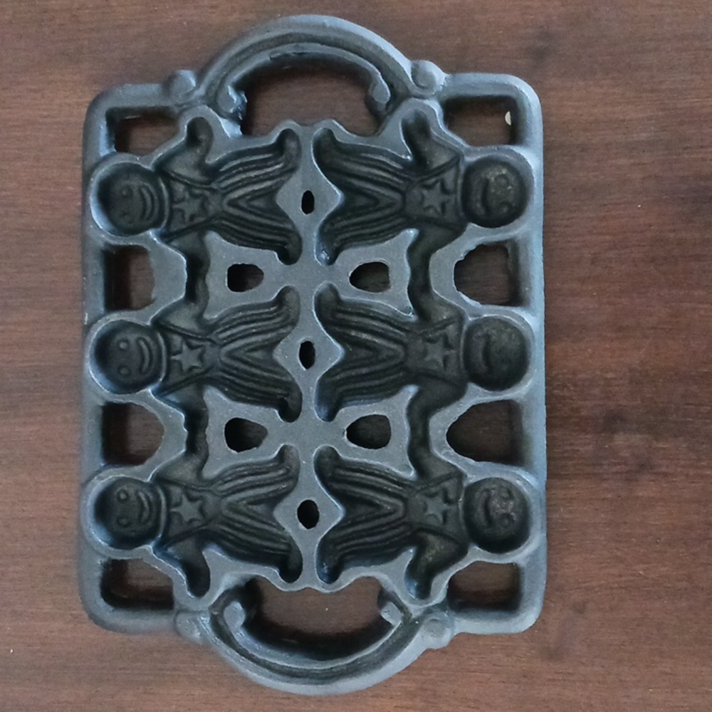 Kitchen Cast Iron Gingerbread Man mold 6 cookies, muffins, cornbrea Grandma core